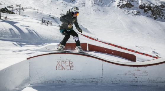 Travessa els Pirineus de Catalunya saltant d’un ‘snowpark’ a un altre